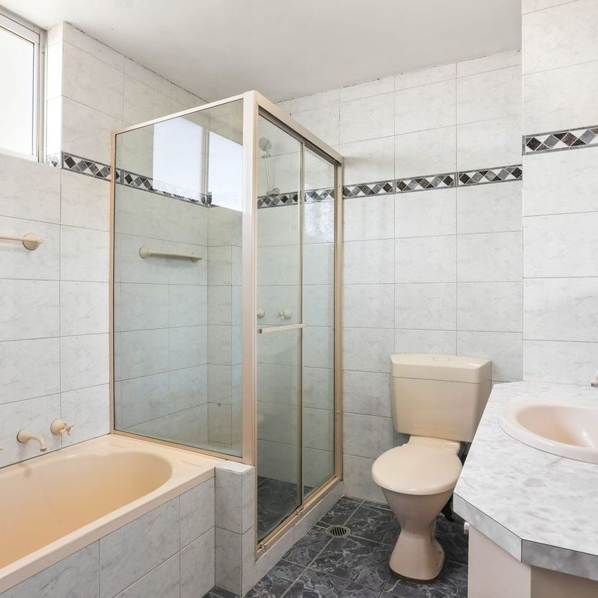 Spacious 2 Bedroom Apartment - Photo 1