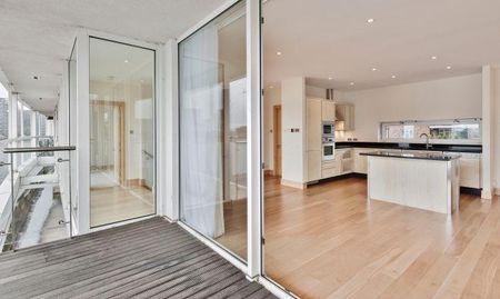 3 bedroom flat to rent - Photo 4