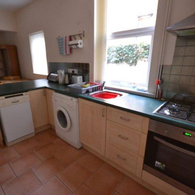 4 bedroom terraced house to rent - Photo 1