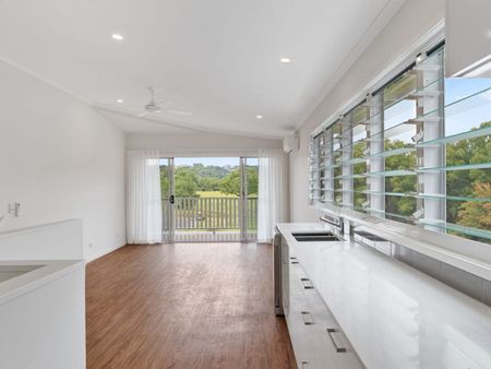 'JACARANDA' - Modern Townhouse In The Heart Of Bangalow - Photo 2