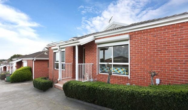 Charming unit in Meadow Heights - Photo 1