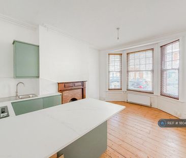 1 bedroom flat to rent - Photo 6