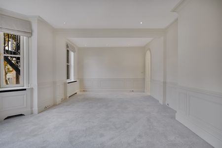 Spacious Six-Bedroom Duplex on Prestigious Hyde Park Gate - Photo 5