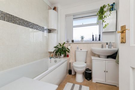 3 bedroom property to rent - Photo 2