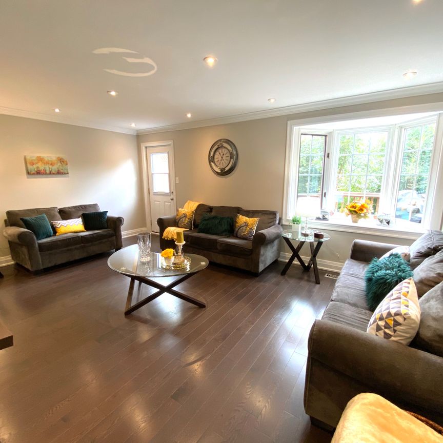 For Lease - 5477 Schueller Crescent, Burlington, Ontario - Photo 1