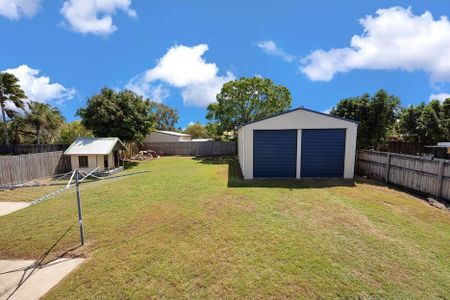 Family home with large shed! - Photo 5