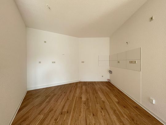 Single-Wohnung: Sonniger Balkon + Extra-Stauraum + Aufzug! - Foto 1