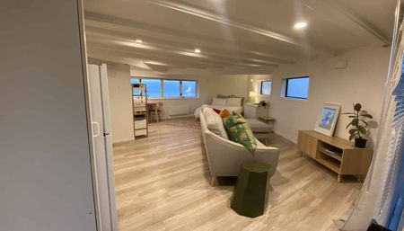 Furnished Studio for Rent — 43 Harbour View Road, Wellington - Photo 2