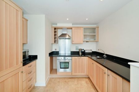 2 bedroom apartment to rent - Photo 3