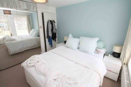 2 bed Maisonette for rent - Photo 3