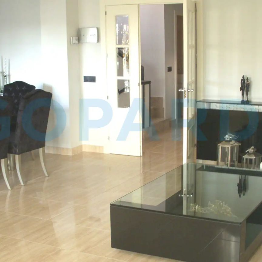 Casa adosada de alquiler en Villanueva de la Cañada ciudad - Photo 1