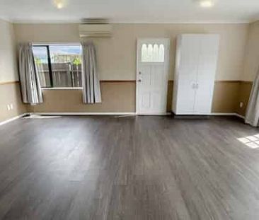 Feilding - Three Bedrooms - Photo 2