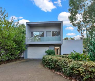 A Luxurious Family Oasis in a Tranquil Kew Location! Land Size 590 sqm - Photo 6