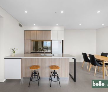 Modern Two Bedroom Apartment with City Views - Photo 5