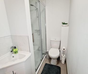 1 bedroom in a house share to rent - Photo 4