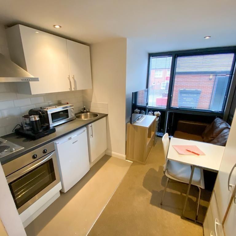 Studio to rent - Photo 1