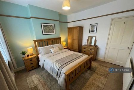 2 bedroom terraced house to rent - Photo 4