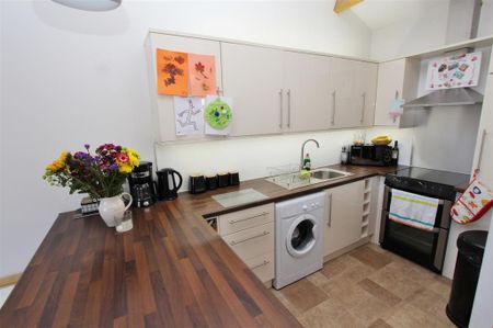 2 bedroom semi-detached bungalow to rent - Photo 5