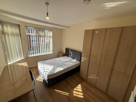 6 bedroom semi-detached house to rent - Photo 5