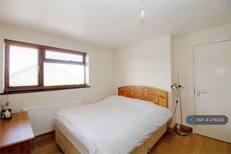 4 bedroom detached house to rent - Photo 5