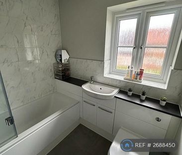 3 bedroom detached house to rent - Photo 2