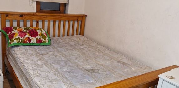 Room in a Shared Flat, Ilford Hill, IG1 - Photo 2