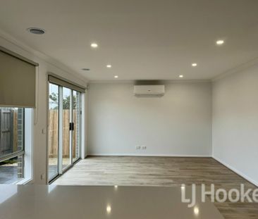 New, Modern, Three Bedroom Home! - Photo 5