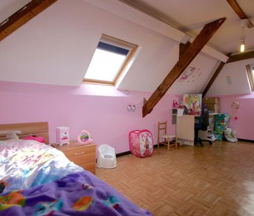 Instapklare, half-open woning met 3 slpk, bijgebouw en oprit voor 9... - Photo 6