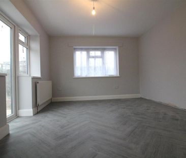 3 bedroom detached bungalow to rent - Photo 3