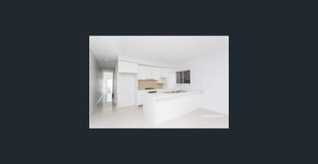 Spacious & Stylish 5 Bedroom Duplex - Photo 2