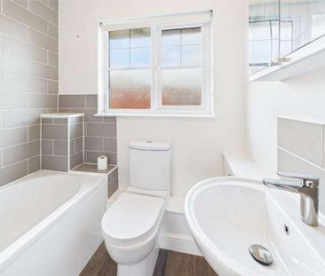 Worsley Place, Theale, Reading, Berkshire, RG7 - Photo 4