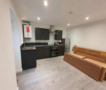 4 bedroom flat to rent - Photo 6