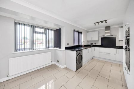 3 bedroom semi-detached house to rent - Photo 5