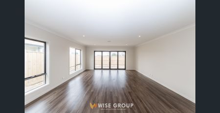 Modern Family Living in the Heart of Highgrove Estate - Photo 2