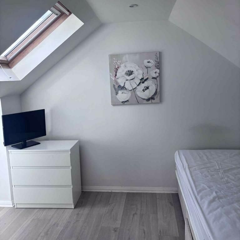 5 bedroom semi-detached house to rent - Photo 1