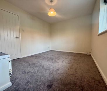 2 bedroom semi-detached house to rent - Photo 5