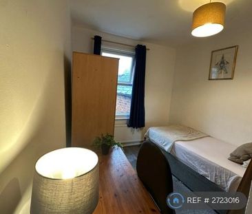 1 bedroom in a house share to rent - Photo 5