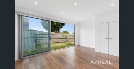 Near New 3 Bedroom Townhouse in Heidelberg Heights - Photo 2