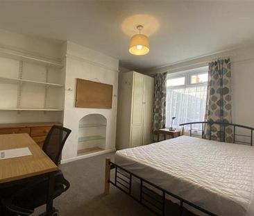 5 bedroom semi-detached house to rent - Photo 3