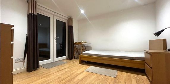 1 bedroom in a house share to rent - Photo 2