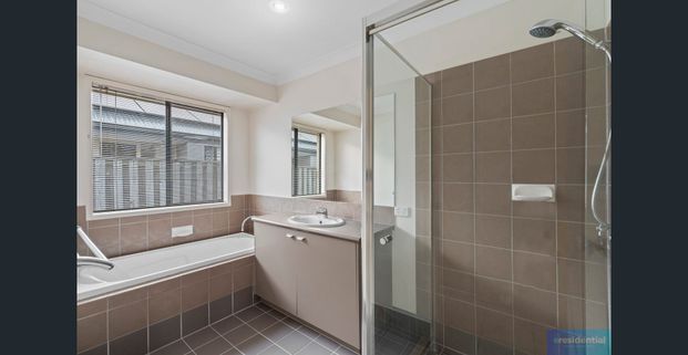 For Lease: Modern Family Home with Spacious Yard and Contemporary Comforts in Ormeau - Photo 1