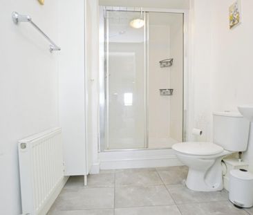 Bramley Crescent, Ilford, Essex, IG2 6JS - Photo 5