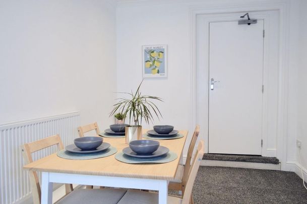 1 bedroom in a house share to rent - Photo 1