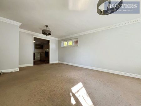 3 bedroom Flat To Let - Photo 2