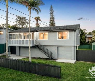 Timber Floored Three Bedroom House In Quiet Street - Photo 3