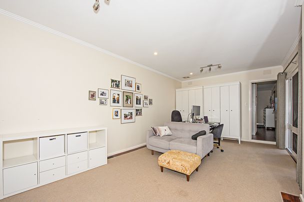 1 Ashbury Court, Mount Waverley VIC 3149 - House For Rent | Domain - Photo 1