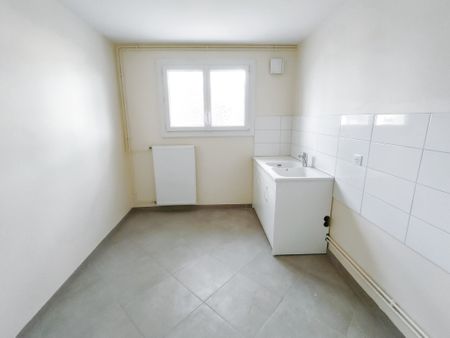 Location Appartement 3 pièces 67m² VARENNES SUR ALLIER 03150 - Photo 3