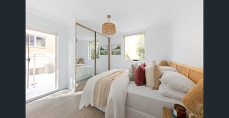 Courtyard apartment in spectacular beachside location - Photo 4