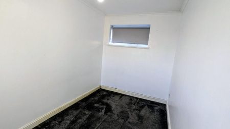 4 bedroom link detached house to rent - Photo 2