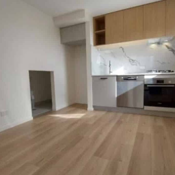 Modern sunny 2 Bedroom home! - Photo 1